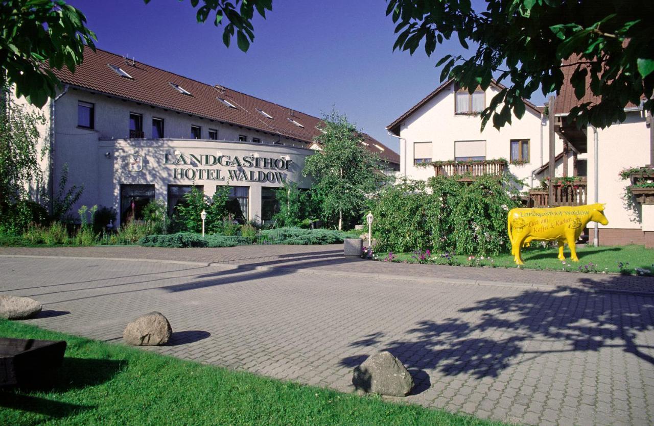 Landgasthof & Hotel Waldow Guben Exterior foto